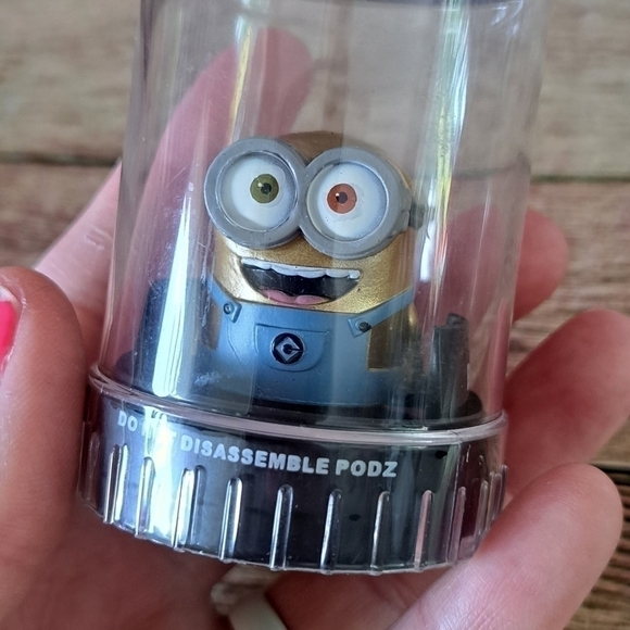 Minions Despicable Me BOB Good 2 Grow Juice Topper Figure PODZ New 3" x 2" - Picture 3 of 8